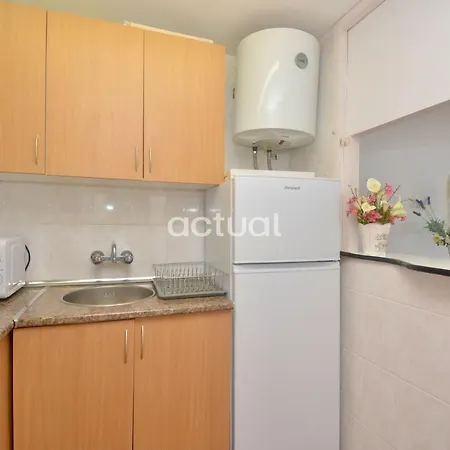 Catalunya F-2 Apartment *